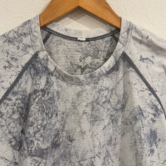 Lululemon Swiftly Tech Short Sleeve 2.0 MultiDye
White/Grey/Black Size Medium - Picture 5 of 6